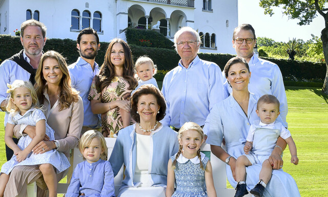 Den svenske kongefamilien delte nytt familiebilde. Men ikke alle fikk med seg kleskoden ...